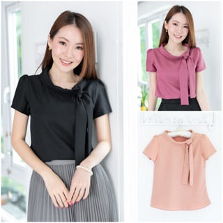 Narinari : NT2422 Folded Collar Blouse with Tie เสื้อทำงานสวยสุภาพ  (ใช้โค้ด NARISP9 ลด 65.- เมื่อช็อปครบ 500.-)