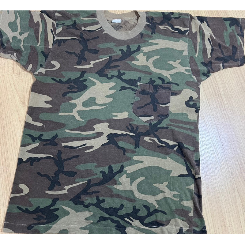 เสื้อยืดมือสอง วินเทจลายพรางมีกระเป๋า ตะเข็บเดี่ยว Vintage 80s Camouflage Pocket Tee Military