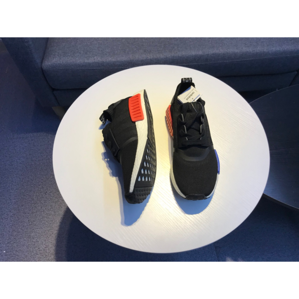 🔥จัดส่งจากเกาหลี🔥 Adidas NMD R1 รองเท้าผ้าใบลำลองและสบายสำหรับผู้ชายและผู้หญิง