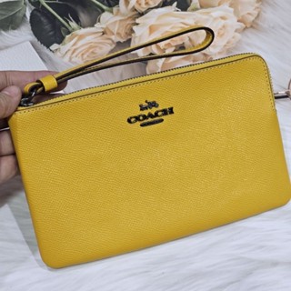 ✔ ของแท้ 100% ✧.* New พร้อมส่ง ✧.* กระเป๋าคล้องข้อมือ Coach Wristlet bag size L