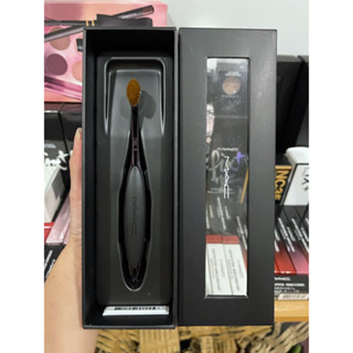 ส่งฟรี MAC Masterclass Oval 3 Brush  แปรงอเนกประสงค์ ทรงวงรียาวและปลายแหลมเล็กน้อย ช่วยในการเกลี่ยคอนซีลเลอร์ SEP01