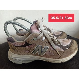 New balance Size 35.5 ยาว 21.5 Cm  รองเท้ามือสอง  ผู้หญิง เท้าเล็ก  หนัง แฟชั่น ลำลอง ทำงาน