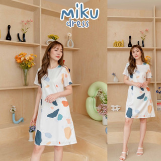 Miku เดรสแขนสั้น ลายผ้าออกแบบจากทางร้าน