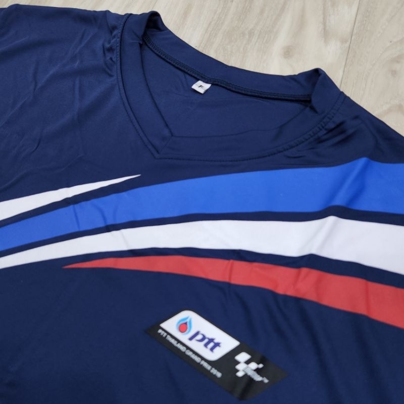 เสื้อยืดคอวี ใส่ออกกำลังกาย เตะบอล ผ้าระบายอากาศดี ไม่ร้อน