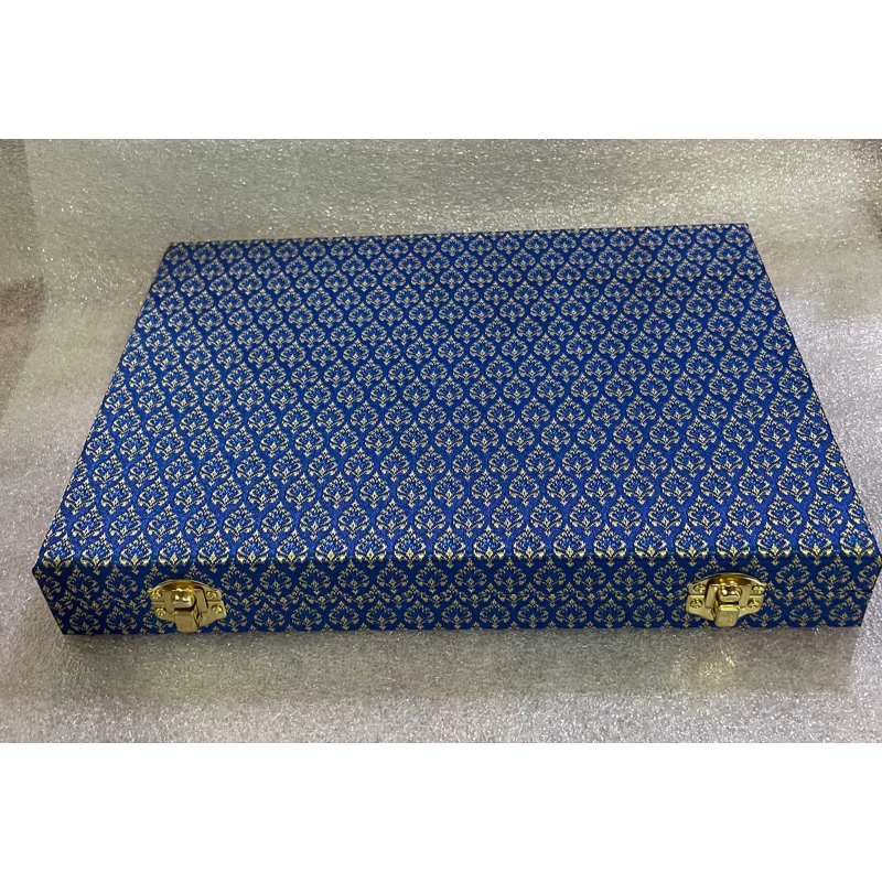 กล่องใส่พระกันกลิ้งกล่องรองฟองนำ้สูงขนาด20*29*4cm และขนาด15*20*4cm