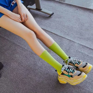 ถุงเท้าข้อยาว แนวสตรีท สีสด นุ่มใส่สบาย ถุงเท้าผ้าฝ้าย 11 colors of color cylinder pure cotton socks sports casual socks