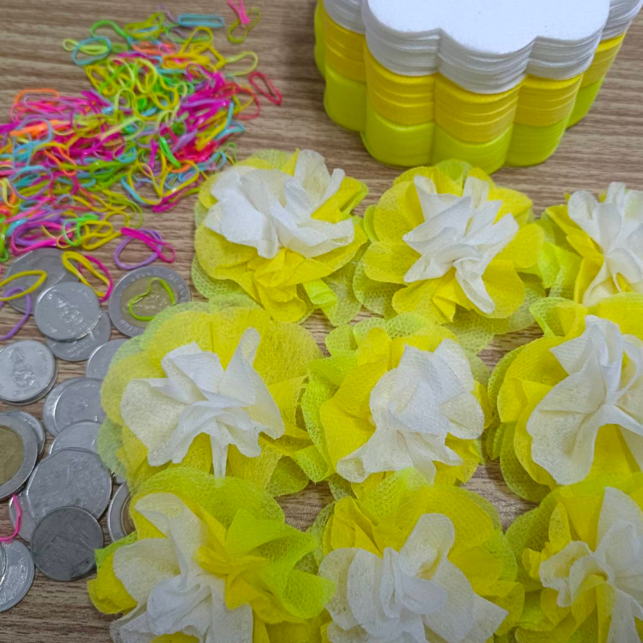 เซ็ต 3 ชั้น ไล่สีพาสเทล [ขอบดอกไม้ สีเหลือง] กระดาษสาห่อเหรียญโปรยทานพร้อมหนังยาง ราคาถูก