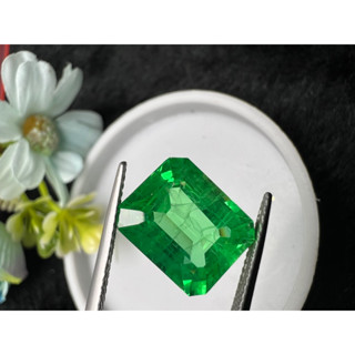 Lab emerald 18 carats 10x12mm 1 pieces