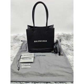 🛍Balenciaga shopping tote xxs สแตมป์U yr.20
👜กระเป๋า tote bag xxs  สีดำ คลาสสิค