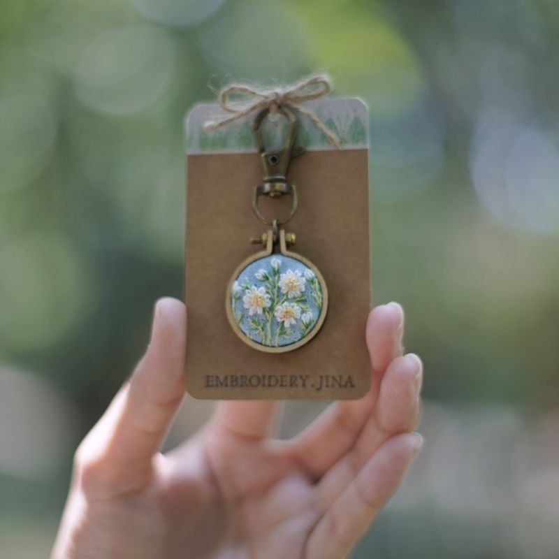 keychain, flowers ( pre-order ) พวงกุญแจสะดึงจิ๋ว ปักมือ