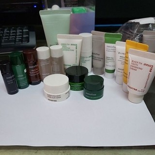 ขนาดเหมาะพกพา) innisfree green tea cleansing foam 30 ml./ volcanic pore cleansing foam 15 ml.