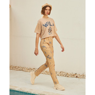 Wila Nautical Pants กางเกงระดับเอวกลางขาเดฟสอบปลาย ซิปหน้า รีดสันทบ มี 2 กระเป๋าข้าง แต่ง2 กระเป๋าหลังหลอก พิมพ์ลาย WILA