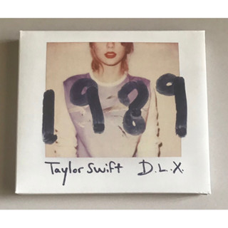 ซีดีเพลง ของแท้ มือ2 สภาพดี...ราคา499บาท “Taylor Swift”อัลบั้ม"1989"(Deluxe Edition…CD+DVD+รูปภาพ)*แผ่นMade In Japan*