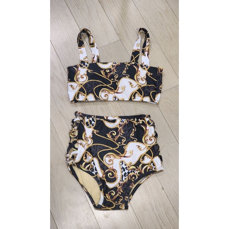 (ส่งต่อ / ส่งฟรี) set ชุดว่ายน้ำ two piece + ผ้าคาดผม + กระโปรงพลีท ลายหลุยส์ / bikiniwishshop 🐯🤎