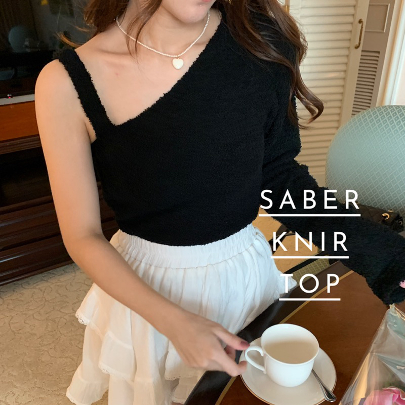 SOMEDRESS | Saber Knit Top เสื้อไหล่ปาด