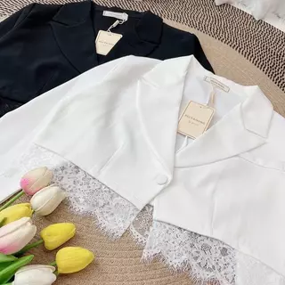 เสื้อครอป เสื้อคลุม แขนยาว คอปก แต่งปลายลูกไม้ มี 2 สี ขาว ดำ