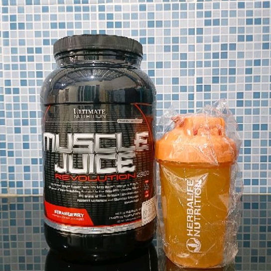 Ultimate Nutrition Muscle Juice Revolution 2600 Mass Gainer 4.7lbs+แถวแก้วมีลูกกลิ้งเวย์เพิ่มน้ำหนัก เพิ่มกล้ามเนื้อ