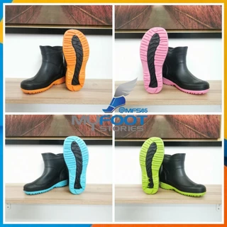 ของใหม่ไม่ค้างสต๊อก ถูกสุด รองเท้าบูท รองเท้าบูทกันน้ำ รุ่น A555/A777 ดำพื้นสี สีสันสดใส สูง 7นิ้ว