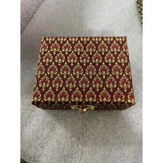 กล่องใส่พระกันกลิ้ง กล่องใส่กำไล กล่องใส่เครื่องประดับขนาด8*10*4cm