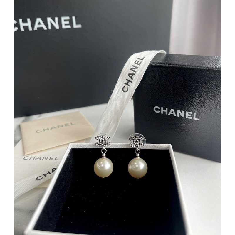Used chanel earrings มุกห้อย