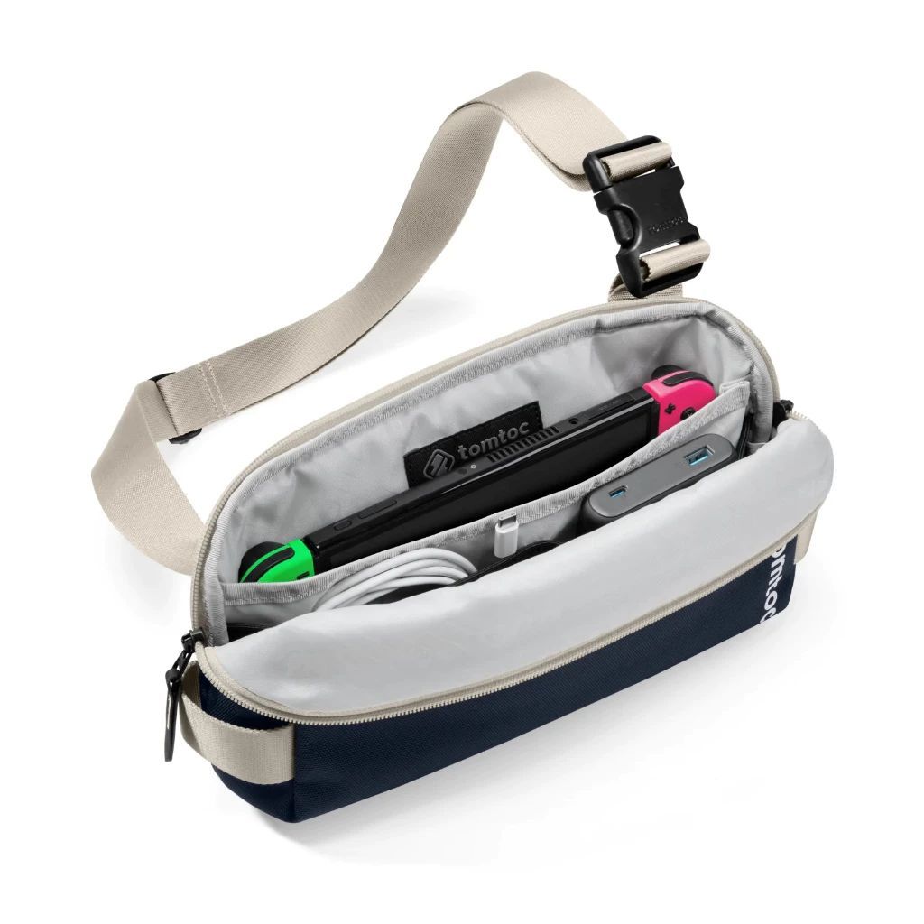 🇹🇭TOMTOC URBAN SLING BAG WITH 8-INCH MINIMALIST EDC DESIGN กระเป๋าสะพายข้าง ดีไซน์แนวสตรีท น้ำหนักเบา ทนทาน หยิบง่าย by