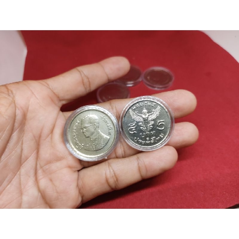 เหรียญ 5 บาท (นิกเกิล) พุทธศักราช 2525 ครุฑพ่าห์ (ครุฑตรง )ลักษณะของเหรียญ