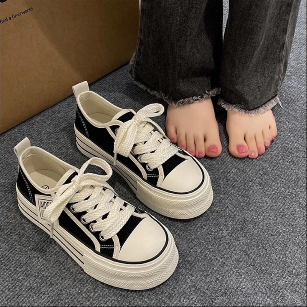 พร้อมส่ง (NO.Q75)รองเท้าผ้าใบผู้หญิง ดีไซน์เกาหลี เรียบง่ายและใจกว้าง ขอบยาง ลายอักษร ใส่สวยมาก ใส่สบาย