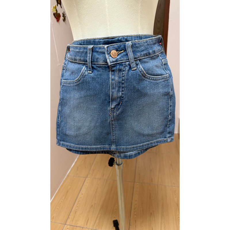กระโปรงยีนส์ยืดสั้น กระเป๋า2ข้างหน้า-หลัง ใช้งานได้จริง ยี่ห้อ Divided by H&M (Made in Cambodia) แท้