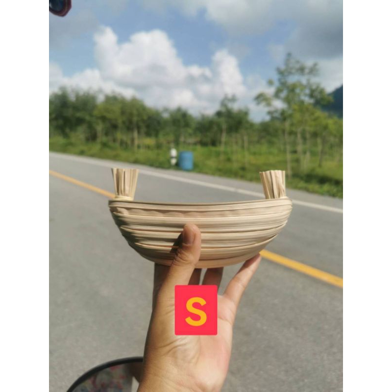 เรือใบจาก เรือลอยกระทง 1 ลำ