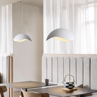 Ceiling lamp ร้านอาหารนอร์ดิกโคมระย้าที่ทันสมัยเรียบง่ายสร้างสรรค์จานบินโคมไฟเกาะออกแบบโต๊ะรับประทานอาหารบาร์คาเฟ่โคมไฟ