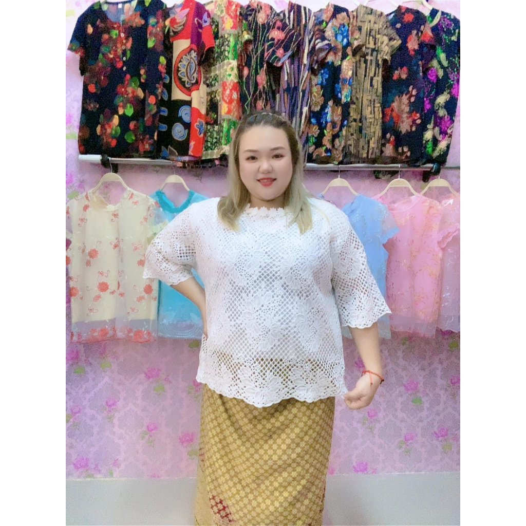 เสื้อลูกไม้ อก44-46 สาวอวบ ลายดอกไม้ แขนสามส่วน คอกลม  ใส่ออกงาน ใส่ไปเที่ยว  รุ่น4605ขาว