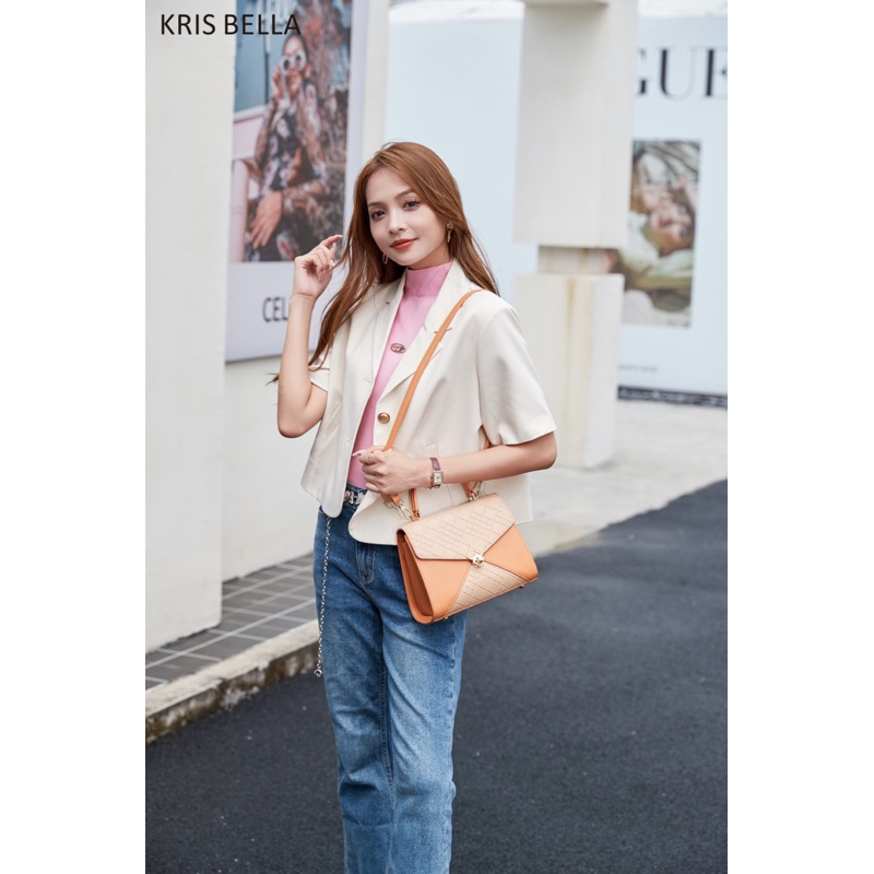 กระเป๋างานป้าย Kris Bella มี7สีสวยทุกสีครับ Size 9” มีหมุดรองฐาน งานหนังPUอย่างดี มีซิปเปิดมาด้านในงานด้านใน2ช่อง