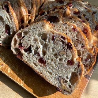 Walnut & Cranberry sourdough ขนมปังซาวโดว์ วอลนัท แครนเบอร์รี่