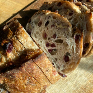 Walnut & Cranberry sourdough ขนมปังซาวโดว์ วอลนัท แครนเบอร์รี่