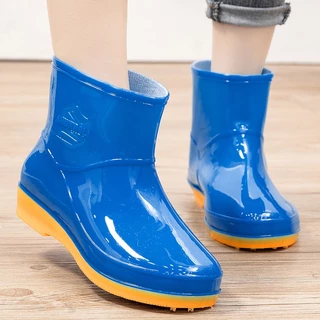 QKshop สินค้าส่งจากไทย รองเท้าบูทข้อสั้น ใครกำลังมองหารองเท้าบูทยาง PVC ใส่ออกไปทำสวน ราคาสบายกระเป๋าแบบนี้รีบเลยคุ้มมา