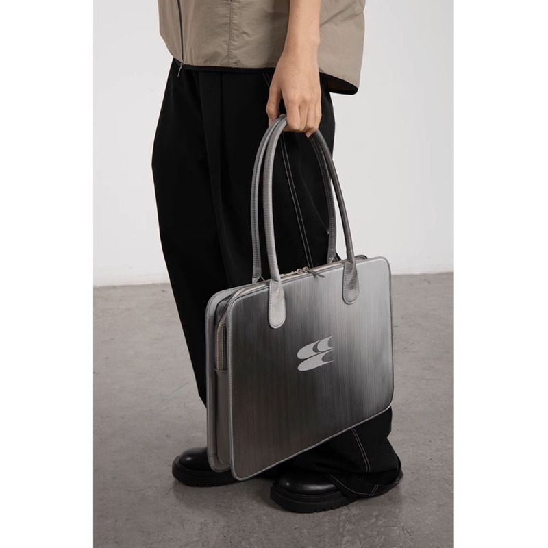 CryingCenter กระเป๋าสะพายข้าง/สะพายไหล่ Silver Square Bag