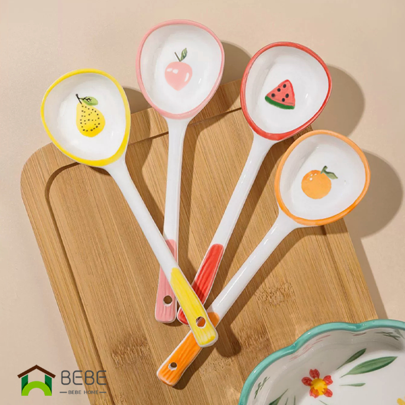 จัดส่งที่รวดเร็ว ช้อนน่ารัก Fruit Spoon ช้อนซุปเซรามิค สีสวย หวานๆ ด้ามจับยาว ของหวาน ไอศกรีม ของใช้บนโต๊ะอาหาร