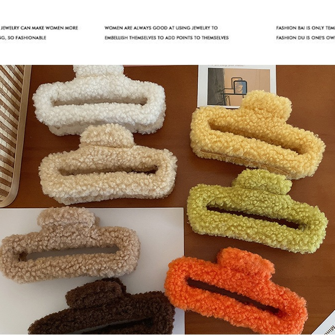 Wool Clip กิ๊บหนีบผมผ้าวูลขนฟู ขนาดใหญ่ 14cm. เก็บผมได้เยอะ หนีบแน่น ใหญ่สะใจ กิ๊บติดผม กิ๊บผม กิ๊บเกาหลี