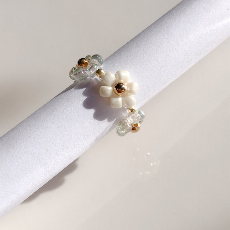 Pantheadesign แหวนลูกปัดลายดอกไม้โทนสีครีมทอง - รูปที่ 4