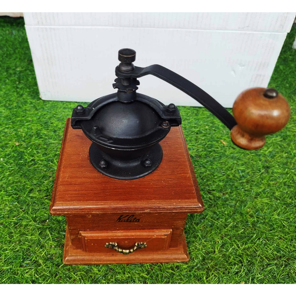 เครื่องบดกาแฟมือหมุน Kalita Classic Coffee Mill by Kalita ดีไซน์คลาสสิก มือสองนำเข้าจากญี่ปุ่น