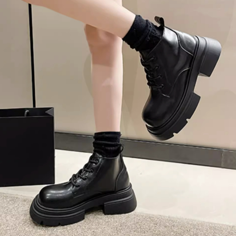 OhblablaShoes   พร้อมส่ง  รองเท้าบูท มีเชือก ทรงเรียบๆ   สีดำ