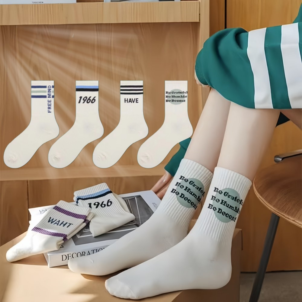 ถุงเท้ากีฬา พิมพ์ลายตัวอักษร สไตล์เกาหลี สําหรับผู้หญิง ชายCotton socks for both men and women Cute socks