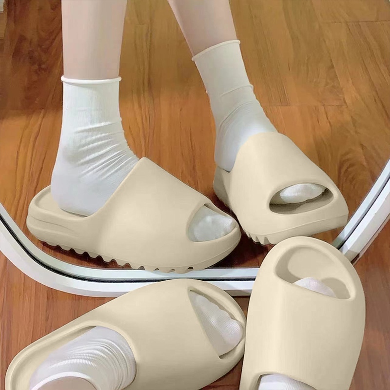 LGShoes รองเท้าแตะลำลอง ทำจากยางนิ่มใส่สบาย มีกันลื่นให้แน่นๆ 4 สี มีติดตู้ไว้ มีสักคู่แล้วมั้ย ไม่ควรพลาด