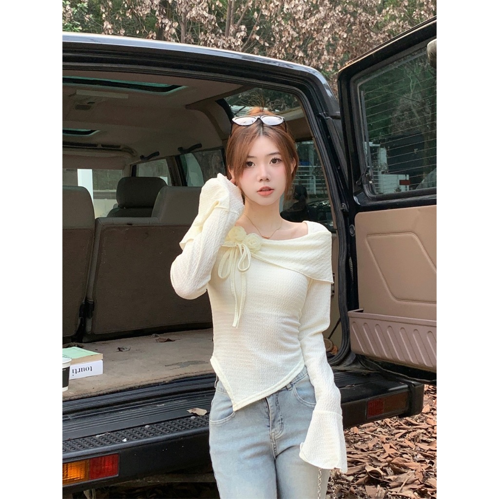 พร้อมส่ง เสื้อแขนยาว เปิดไหล่ แต่งดอกไม้ เข้ารูป#8K105