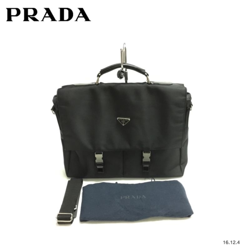 กระเป๋า​ Prada มือสอง​