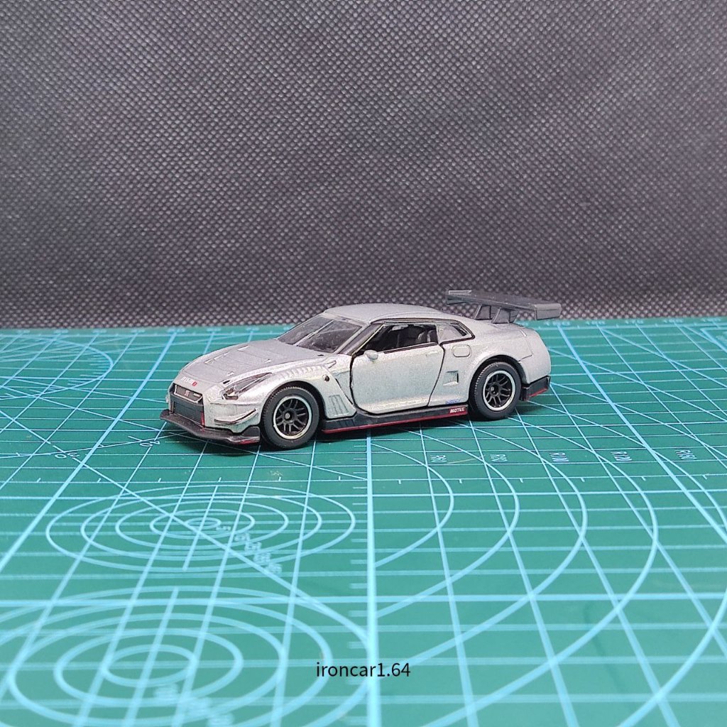 majorette nissan gtr r35 nismo สีบอร์นเงิน หายาก