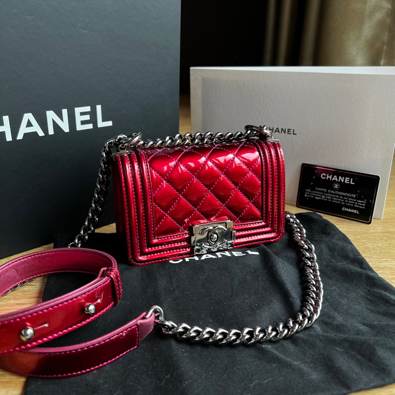 Used Chanel boy6” Holo 19 สีเฟสด้านในกระเป๋า ของแท้