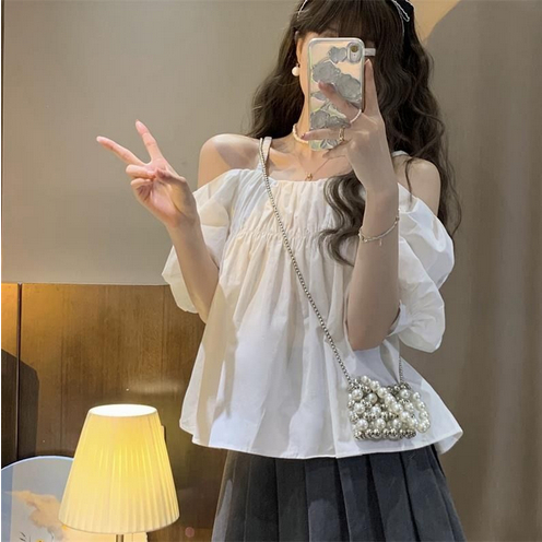 (พร้อมส่งจากไทย) เสื้อเปิดไหล่สายเดี่ยวน่ารัก [I31]