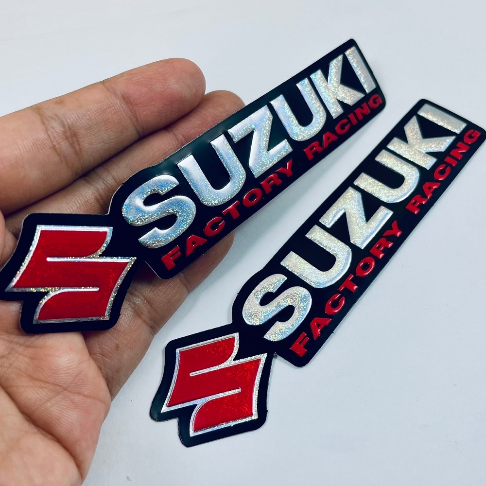 สติ๊กเกอร์ Suzuki ซูซูกิ Logo โลโก้ สีแดง สติกเกอร์ 3D ปั๊มนูน 2ชิ้น แต่งรถ ติดรถ รถมอเตอร์ไซค์ รถยนต์ Racing Sticker