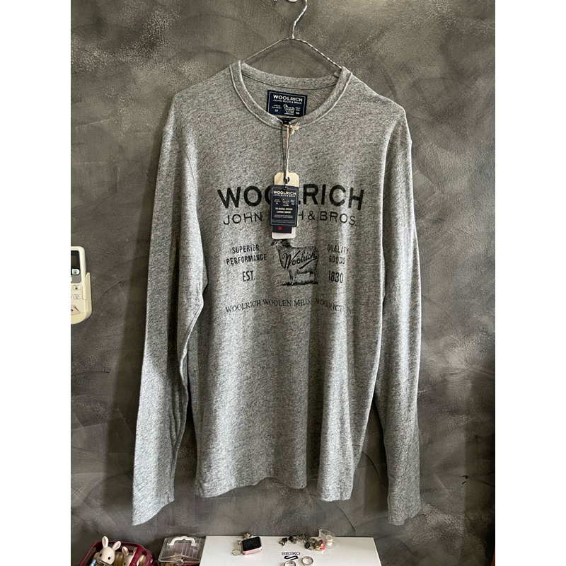 เสื้อยืดแขนยาวแบรนด์ Woolrich สภาพป้ายห้อย ยังไม่ผ่านการใช้งาน ผ้าดีมาก